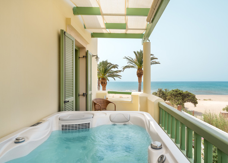 EXECUTIVE SEA VIEW SUITE WITH OUTDOOR JACUZZI
