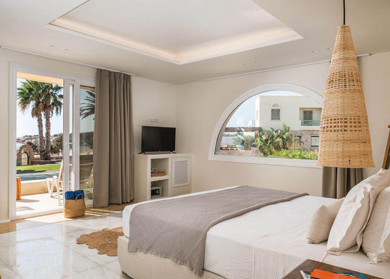 FINIKAS SEA VIEW SUITE WITH PRIVATE POOL